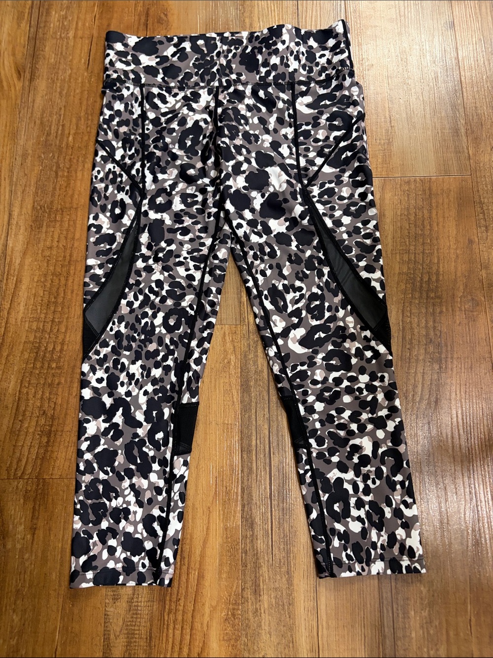 Cut the frills black, white, gray leggings with mesh panels size large